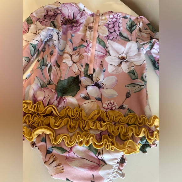 Posh peanut 2t girls swimsuit 💛🩱🌸 used worn 2-3x - Picture 3 of 4